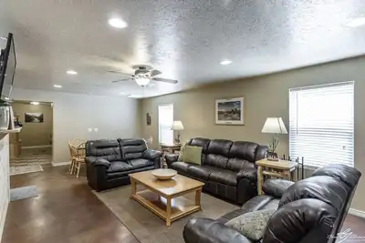 Image de Welcome to Serenity Hills Zion, Sleeps 10 +