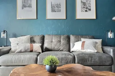 Image de Five minute walk to downtown and harborfront!