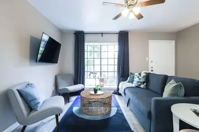 Image de Your Montrose Marshal! Sleeps 12, 6br, 6ba, 4pa