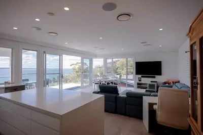 Image de Spectacular water views & entertaining spaces