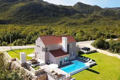 Image de Villa à Župa avec Piscine et Vue sur Biokovo
