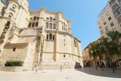 Image de Appartement Central près de la Cathédrale de Malaga, Idéal pour Famille ou Couple