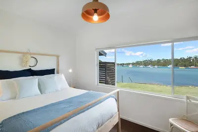 Image de Tide: Waterfront central Huskisson coastal cottage
