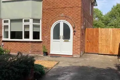 Image de Peaceful renovated home, fab location, pet friendly, garden & parking sleeps 5