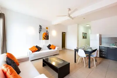 Image de Lovely, spacious high floor Apt in central Pv + Ac