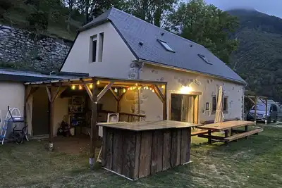 Image de grange entierement rénovée avec vue imprenable sur la vallée.