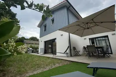 Image de Villa contemporaine avec jacuzzi à 300m de la plage