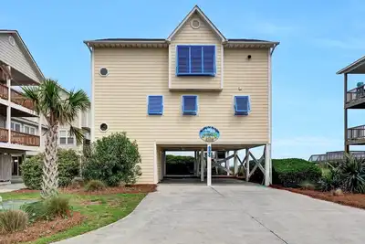 Image de Oceanfront Bliss - Spacious Beach Cottage for up to 11 Guests