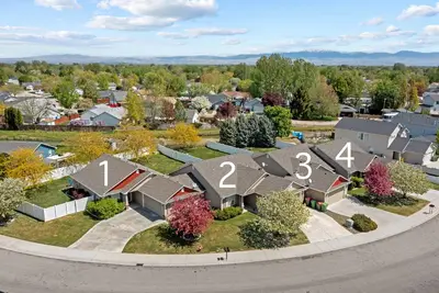 Image de 4 Adjacent Homes | Great for Families | Sleeps 32!