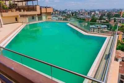 Image de Lovely two bedroom space with rooftop outdoor pool and terrace with scenic views
