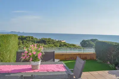 Image de First Line Apartment Spectacular Sea Views. 5 People. Begur