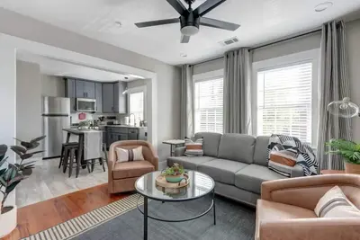 Image de Red Brick Row, Modern | Inviting | Chic