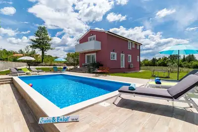 House May in Tinjan for max 9 Pax with pool and garden