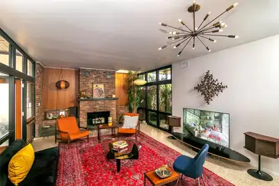 Image de Mid Century Modern | Weekly Winter Rates!