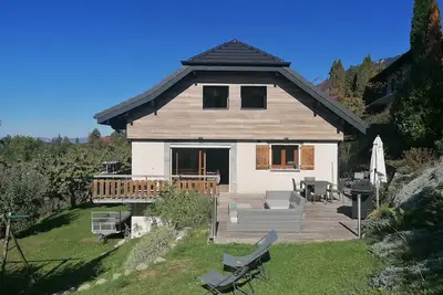 Image de Large family home between lakes and mountains