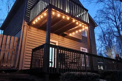 Image de Newly remodeled house. Close to Vineyards & Lake Lanier