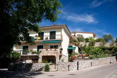 Image de Appartement de vacances avec air conditionné, à côté de la plage