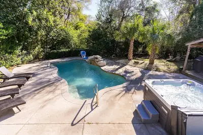 Image de Eden Oasis ~ Hot Tub, Pool, 2 King Suites, Kids Room, Ps4