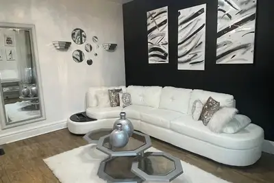 Luxury and Lavish Entire Home \n