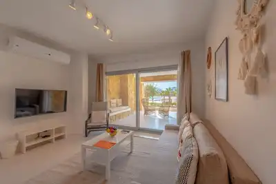 Image de Vesta - Superior Apt - 3br - Swan Lake