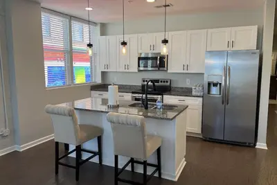 Image de Luxurious condo in downtown Anderson!