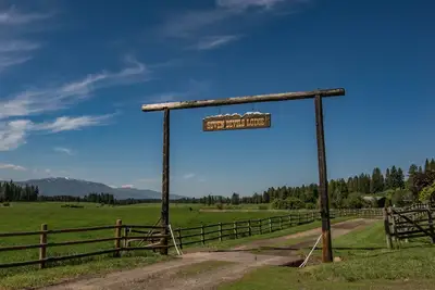 Image de Exclusive Mountain Grandeur! \nBack door to the Seven Devils Mountain range