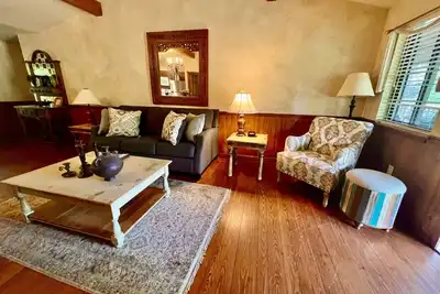 Image de Lake view three bedroom, three bath cottage with hot tub overlooking Lake Ouachita. by RedAwning