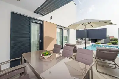 Image de Maison de vacances Novalja pour 1 - 8 personnes avec 3 chambres à coucher - Maison jumelée