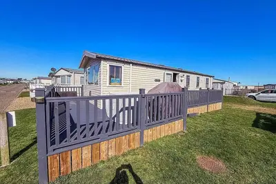 Image de Lovely caravan with decking & free WiFi at North Denes Caravan Park ref 40145nd