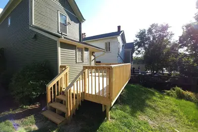 Columbia-Tusculum Gem 2br Remodeled Historic Home