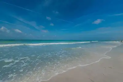 Image de Tropical pelican beach studio  Have a relaxing beach getaway