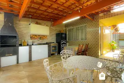 Excellent house 5 minutes from Enseada Beach | Barbecue and Wi-Fi