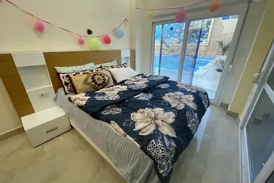 Image de 3-Bedroom Apartment on the Ground Floor with Personal Backyard and Pool View