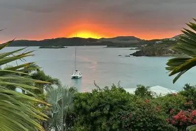 Image de Blue Serenity - Luxury, Oceanfront, Private Beach Access and Pool