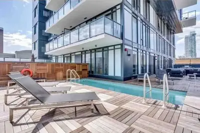 Image de lovely 2 bed with 2 bath condo in downtown