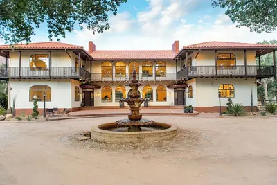 Image de Zion Reunions Retreats Weddings: Sleeps 58 ppl Pvt: Pool, Theater, Pickleball