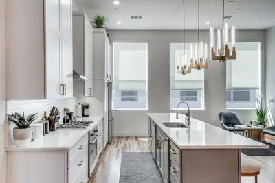 Uptown \/ Downtown \/ Oaklawn