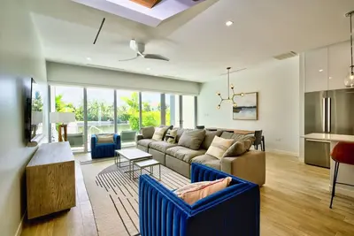 Image de Luxury Townhome with spectacular canal views!