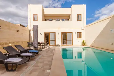 Image de Nadurin, Gozitan villa 7 Bedr. & 2 Pools, Nadur Gozo, Malta