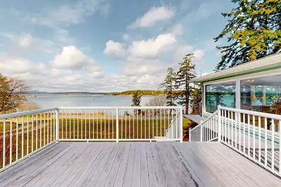 Image de Waterfront home on Fisherman Bay with amazing deck, sunset view, & Ping-Pong