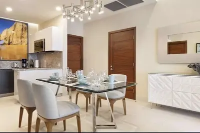 Image de Located between Tule Beach and Tequila Cove Beach - Villa La Valencia