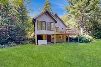 Image de Home in the woods with a large deck, Ping-Pong table, & W\/D