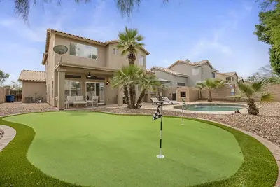 Image de Family Friendly, Putting Green and No Charge Heated Pool. Centrally located!