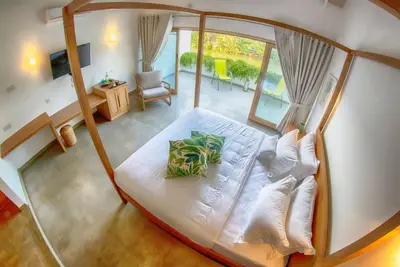 Image de River side boutique villa - 5 min from the beach!