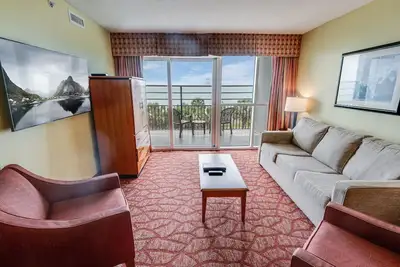 Image de New 1 Br Ocean Front Views and Poolside Paradise
