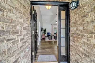 Image de Oasis near Savannah | Lakefront Retreat + Game roo