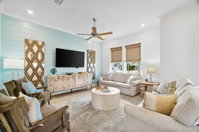 Image de Prominence 30a Breezy Bliss- Pet Friendly, Golf Cart, 4 Bikes Incl, Pools, Beach