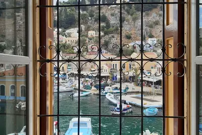 Image de Exactly where Symi's heart beats