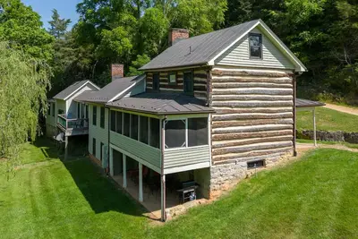 Image de Willow Haven Cabin · Creekside Cabin with Full Amenities