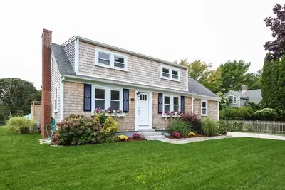 Image de Sprawling 5 Br Chatham Escape / Endless Outdoor Living & Entertaining Choices